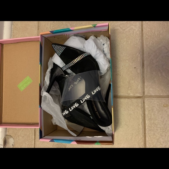 Heels - Picture 2 of 2